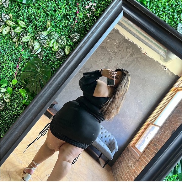 IT'S TIME TO DRESS - Picture 2 of 2